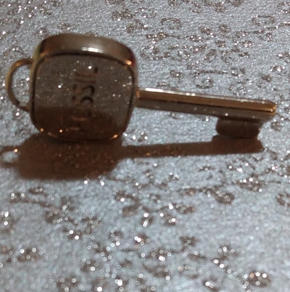 FOSSIL (RARE!) HANG TAG/KEY ๐ FOB REPLACEMENT; METAL/ENAMEL CAMEL/GOLD CHARM - Picture 3 of 5